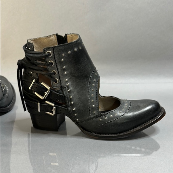 Freebird by Steven “Desert” Ankle | Black Cut-Out Booties | Size 8 (1548) - Picture 4 of 10